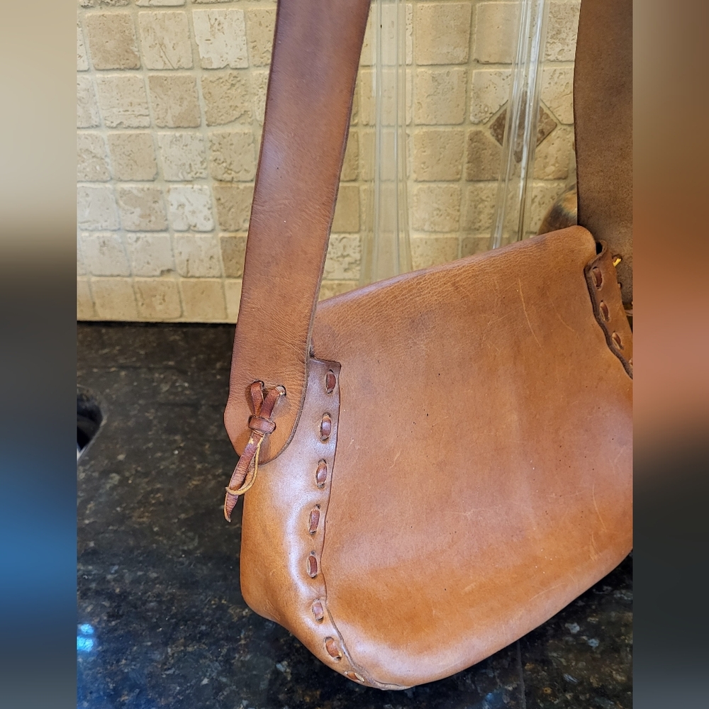 Vintage Tan Tooled Leather Purse with Embossed Flowers, Birds, and Butterflies - Picture 6 of 15
